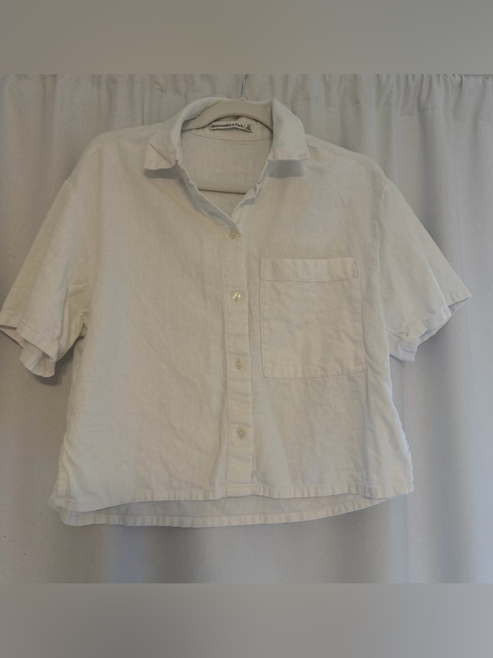 Abercrombie and Fitch Cropped Short Sleeve Button-Up Shirt in Off-White